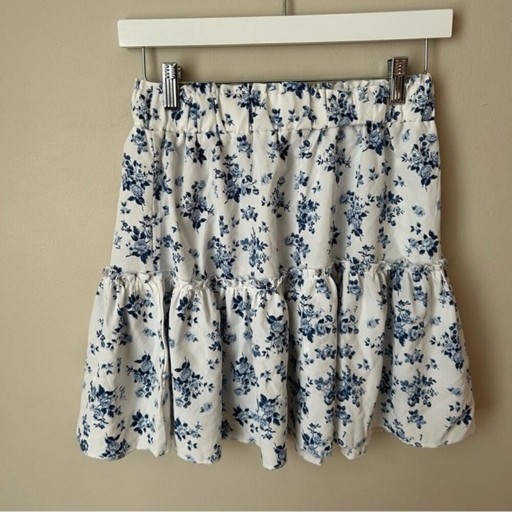NWOT SHEIN Holidaya Floral Print Ruffle Hem Blue White Skirt Women’s Size Small - Picture 6 of 9